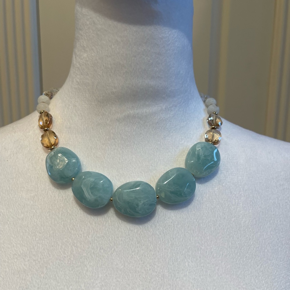 Elegant LOFT Outlet Blue Nugget and Gold and Clear Beaded Necklace